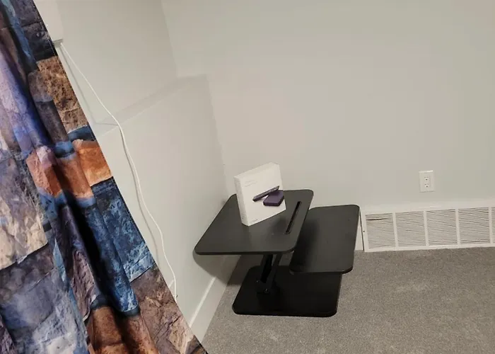 Furnished Room-5 Close To U Of A In Edmonton - With Shared Spaces
