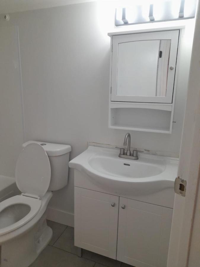 Furnished Room-5 Close To U Of A In - With Shared Spaces