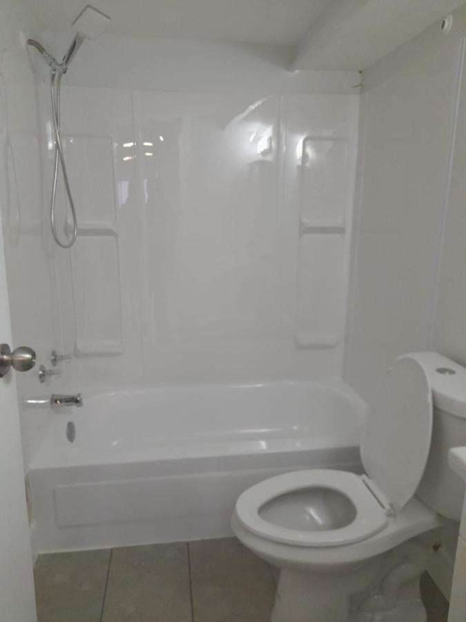 Furnished Room-5 Close To U Of A In - With Shared Spaces