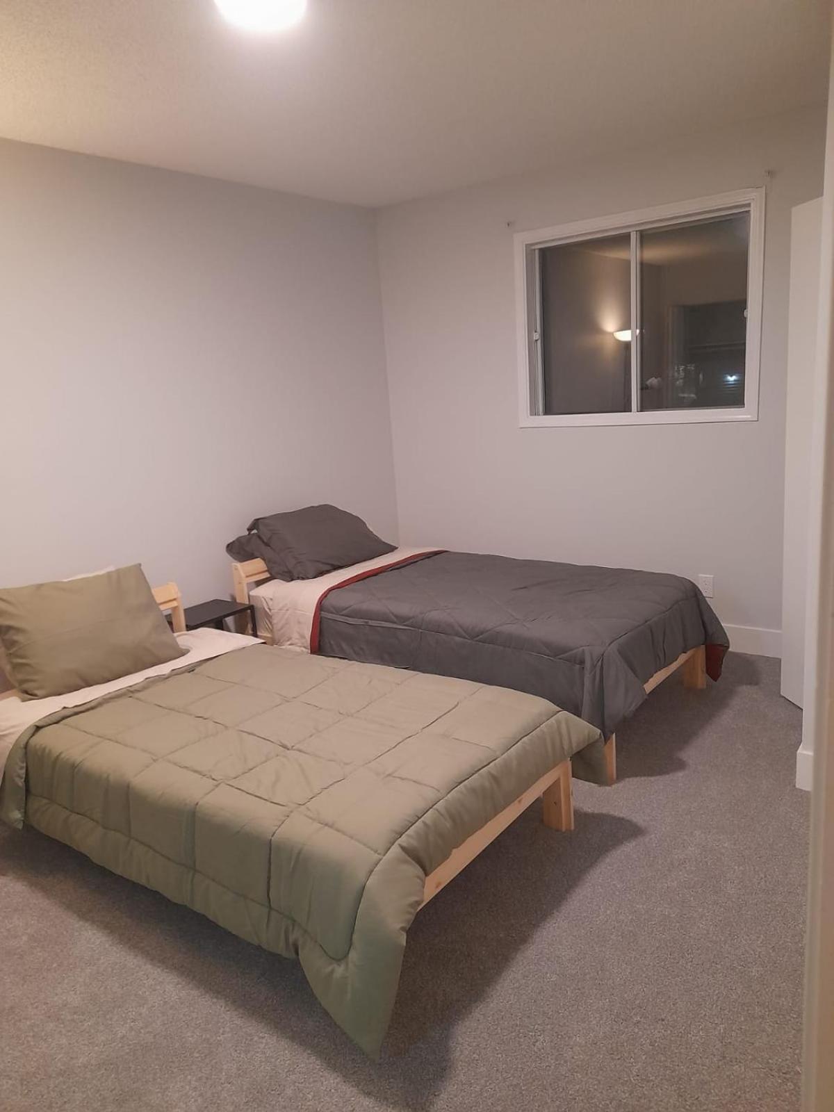 Homestay Furnished Room-5 Close To U Of A In - With Shared Spaces *