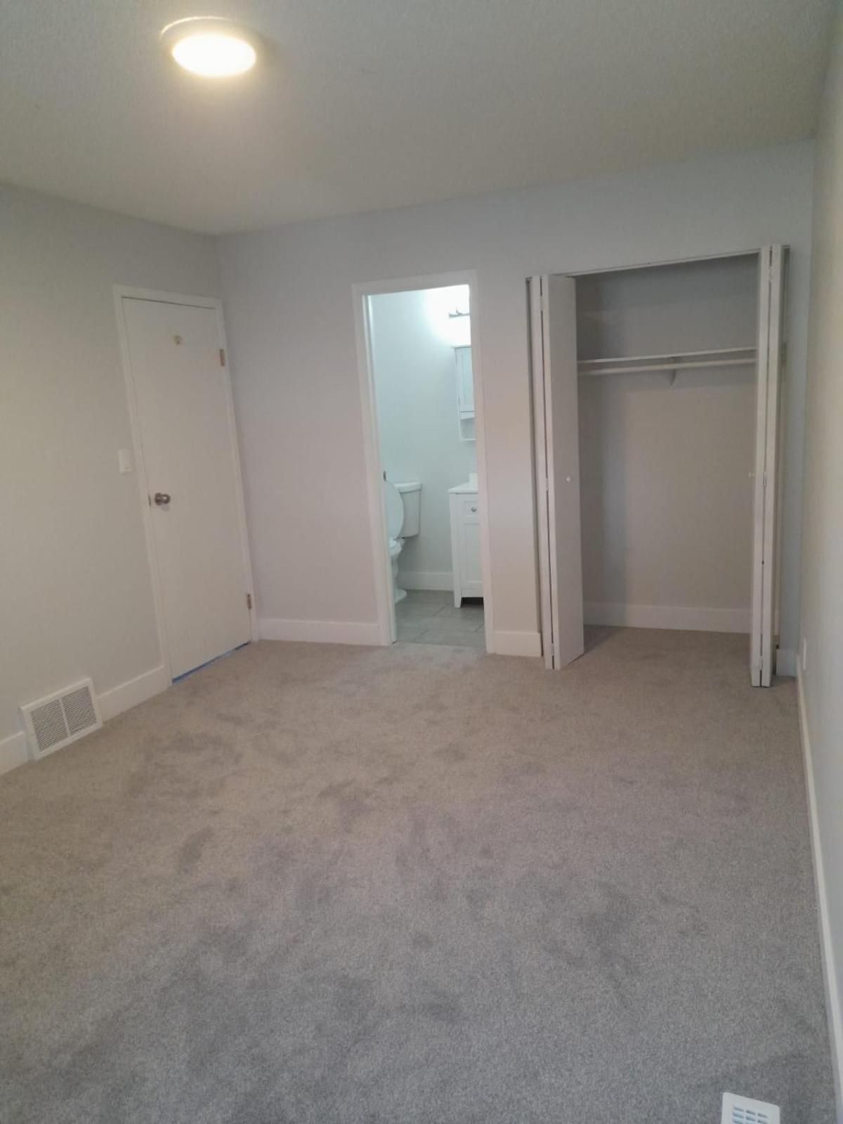 Furnished Room-5 Close To U Of A In - With Shared Spaces Homestay Edmonton