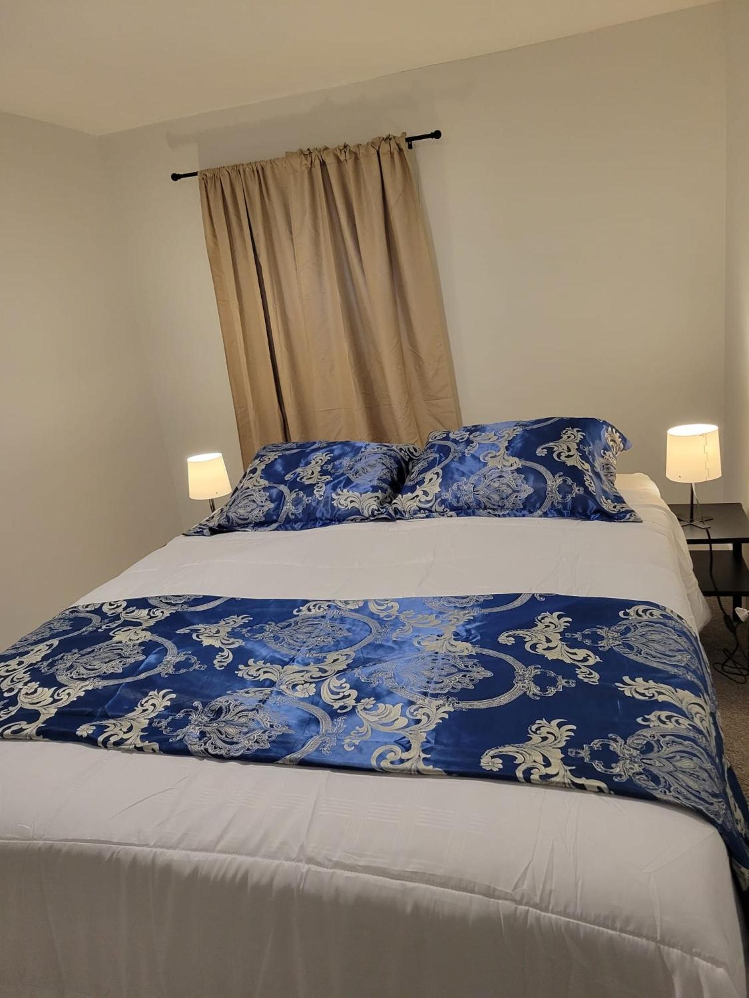 Homestay Furnished Room-5 Close To U Of A In - With Shared Spaces *
