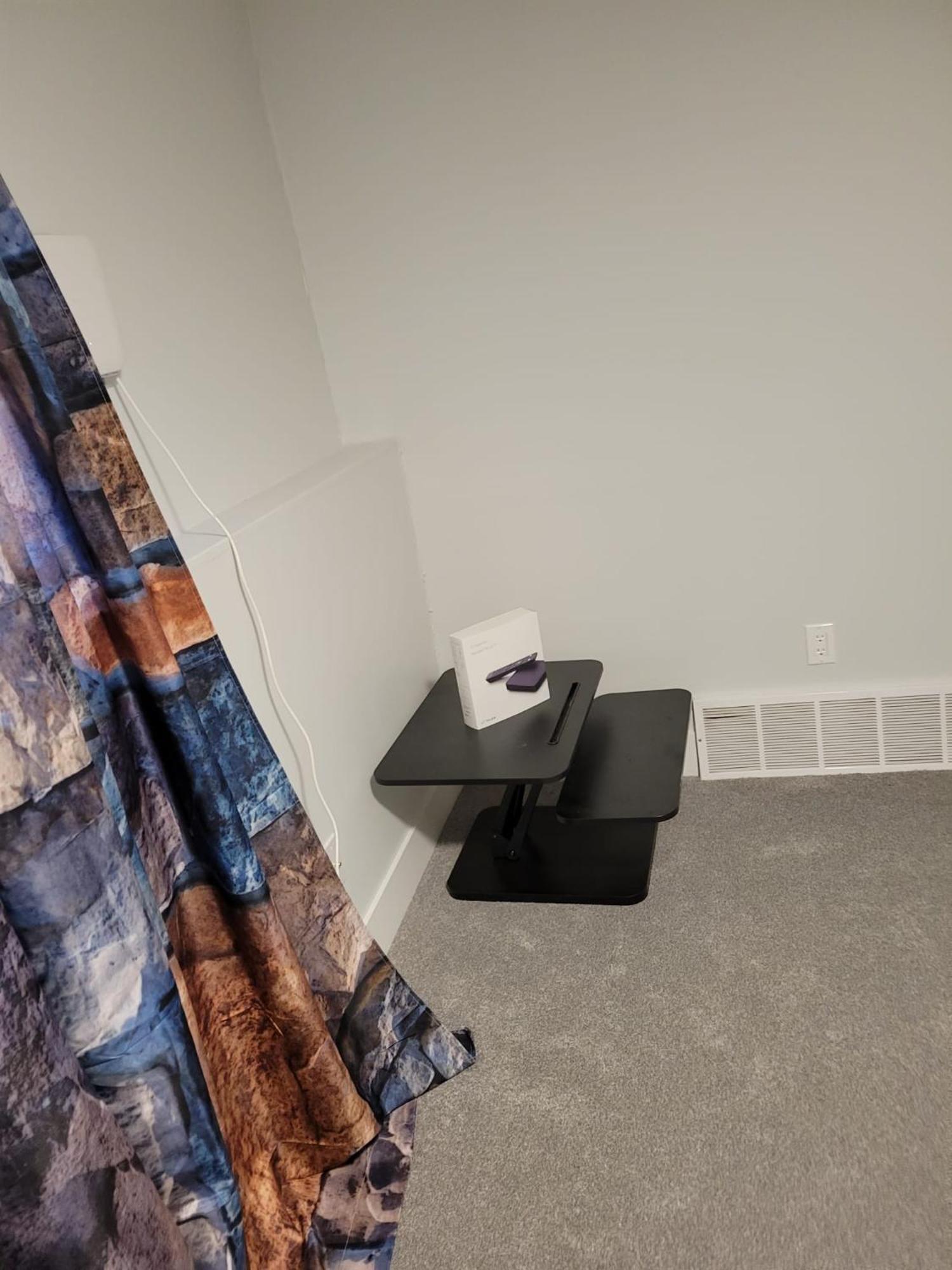 Homestay Furnished Room-5 Close To U Of A In - With Shared Spaces *