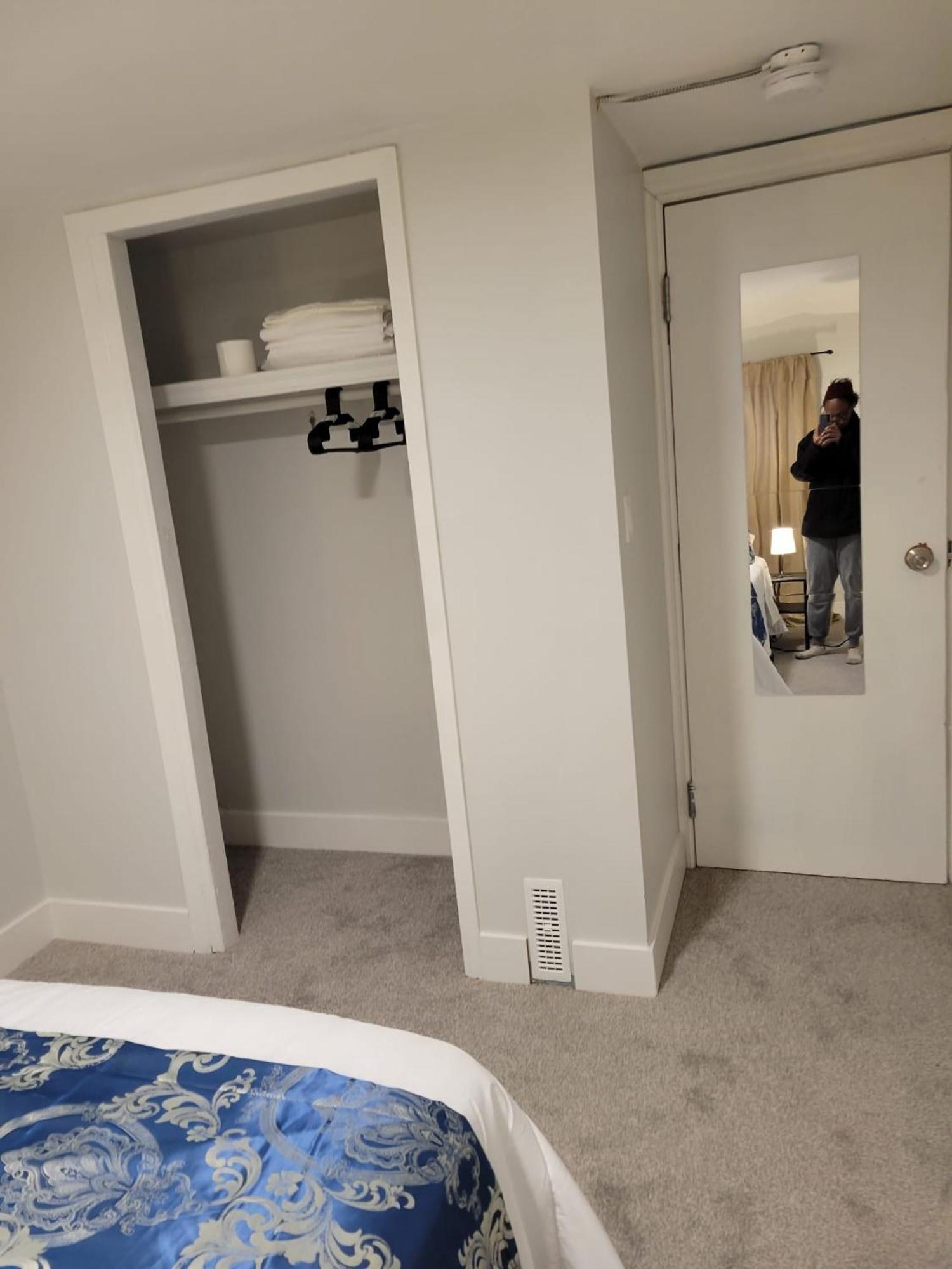 Furnished Room-5 Close To U Of A In - With Shared Spaces